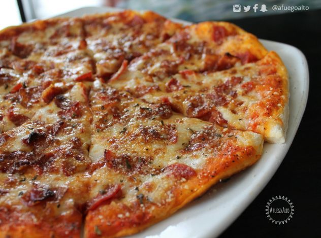 Pizza tocineta y pepperoni - Tre Mono