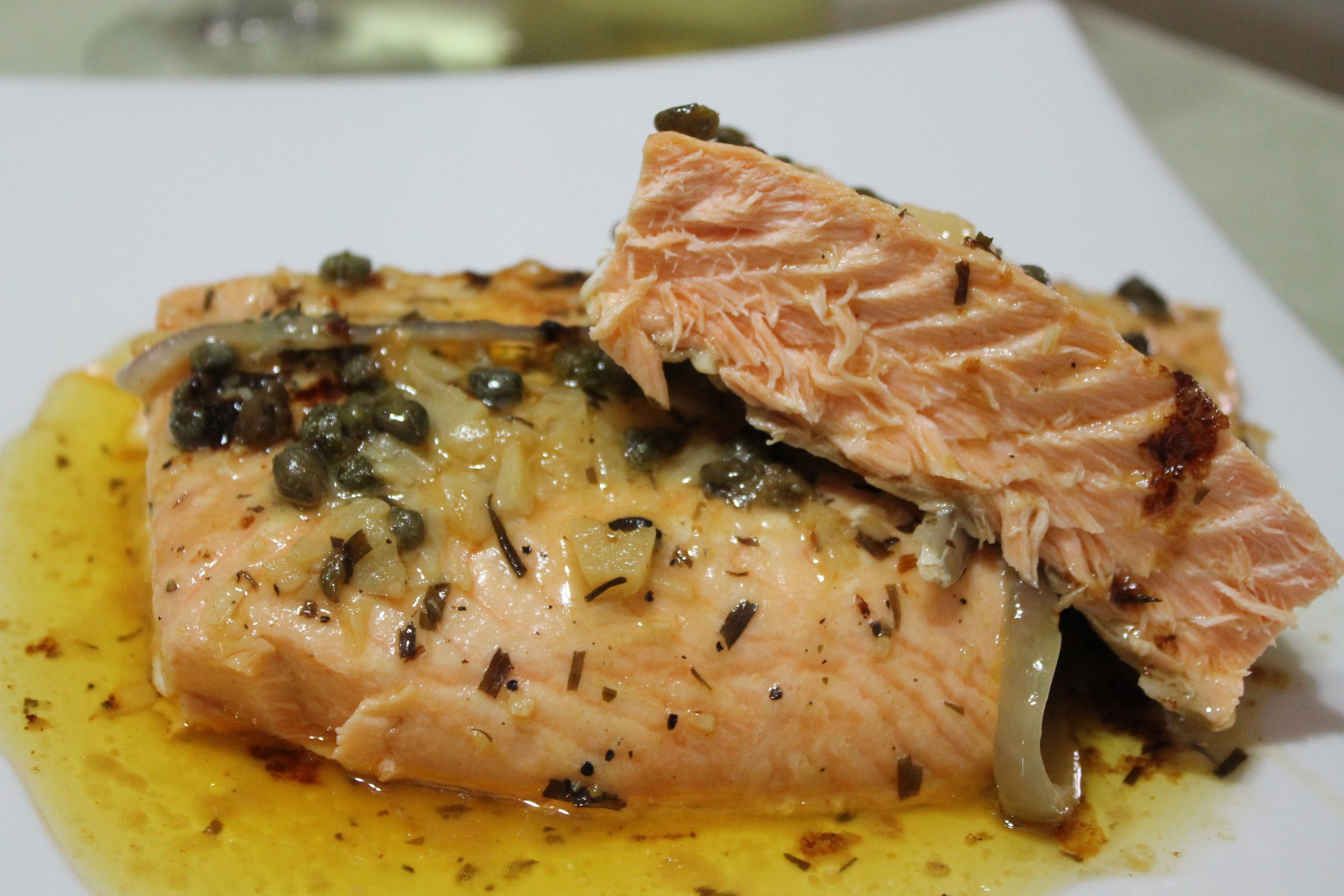 Salmón en salsa de estragón.