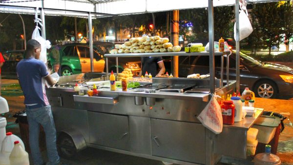 Comida callejera dominicana